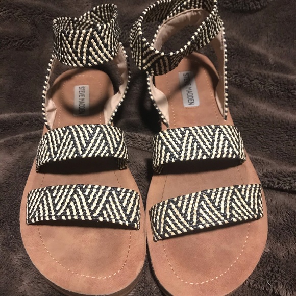 STEVE MADDEN SANDALS SLIGHTLY USED SIZE 8.5 - Picture 6 of 8
